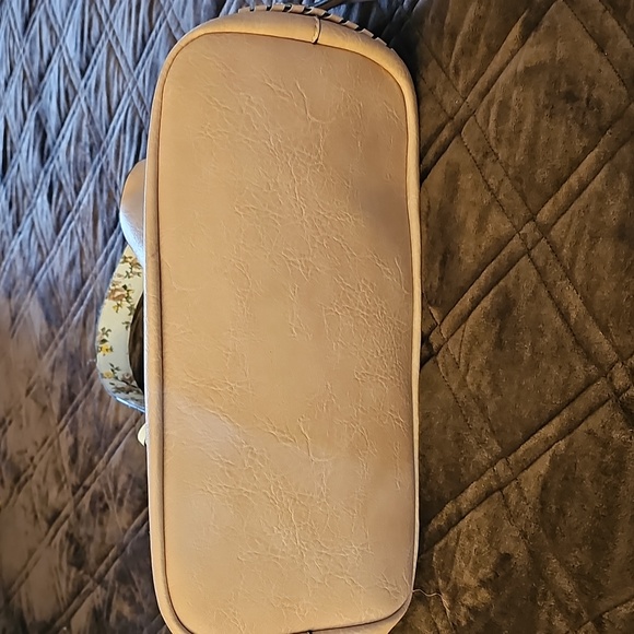 Handbag - Picture 7 of 16